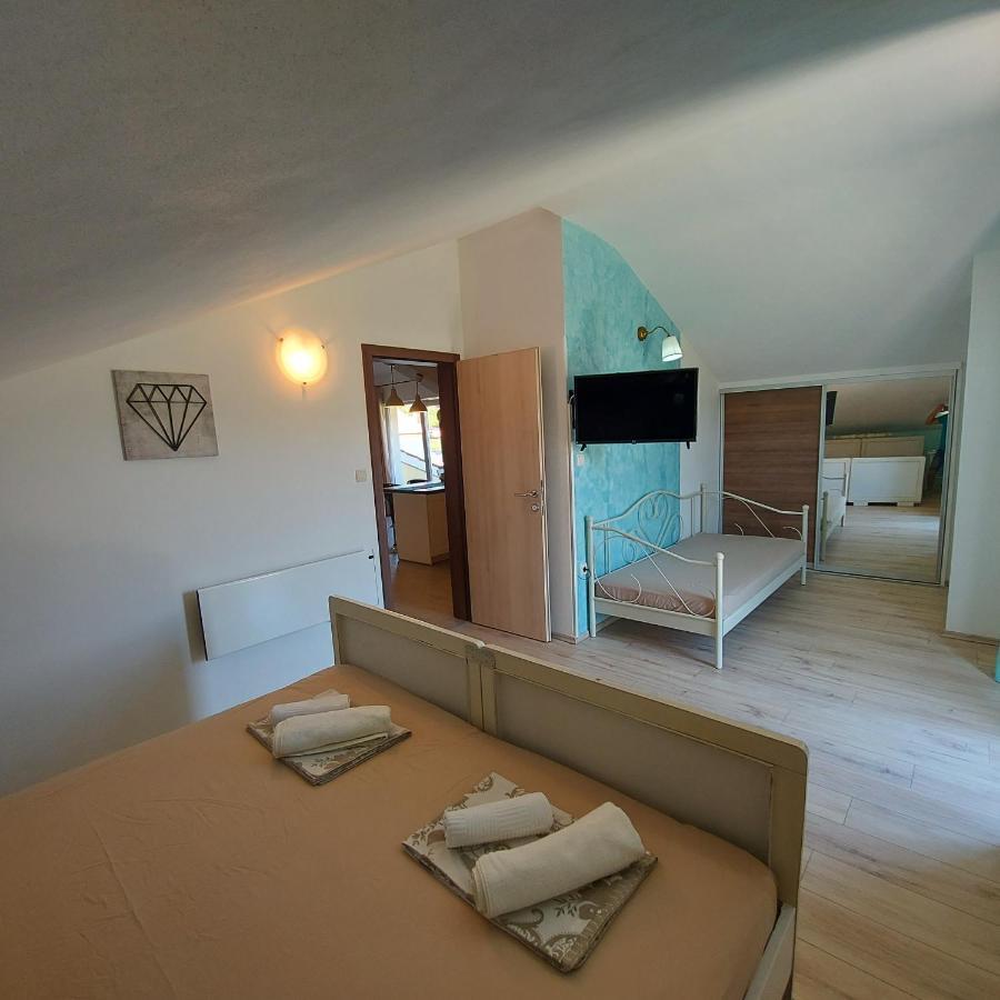 Apartments Batistic Supetarska Draga Exterior photo